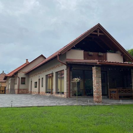 Benige Vendeghaz Hotel Demjen Ngoại thất bức ảnh