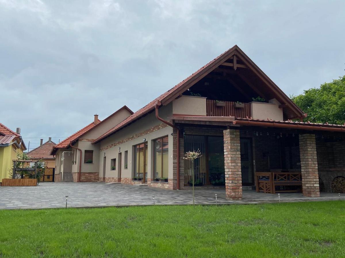 Benige Vendeghaz Hotel Demjen Ngoại thất bức ảnh